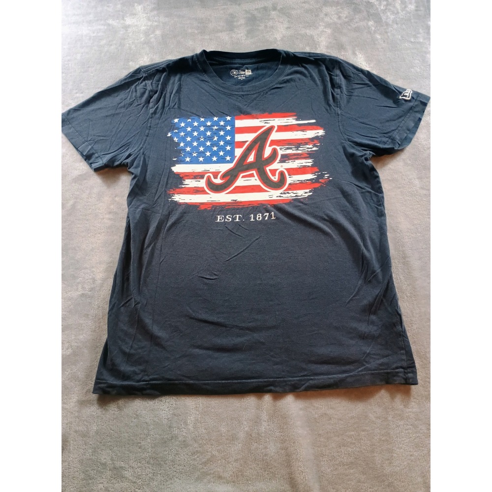 New Era Mens Atlanta Braves T-Shirt Navy Blue Size M American Flag Graphic